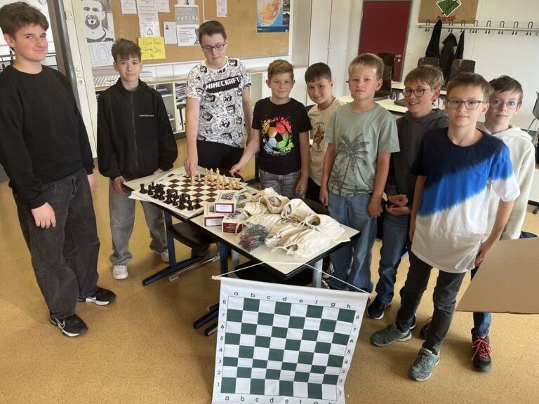 Neues Material Schach AG